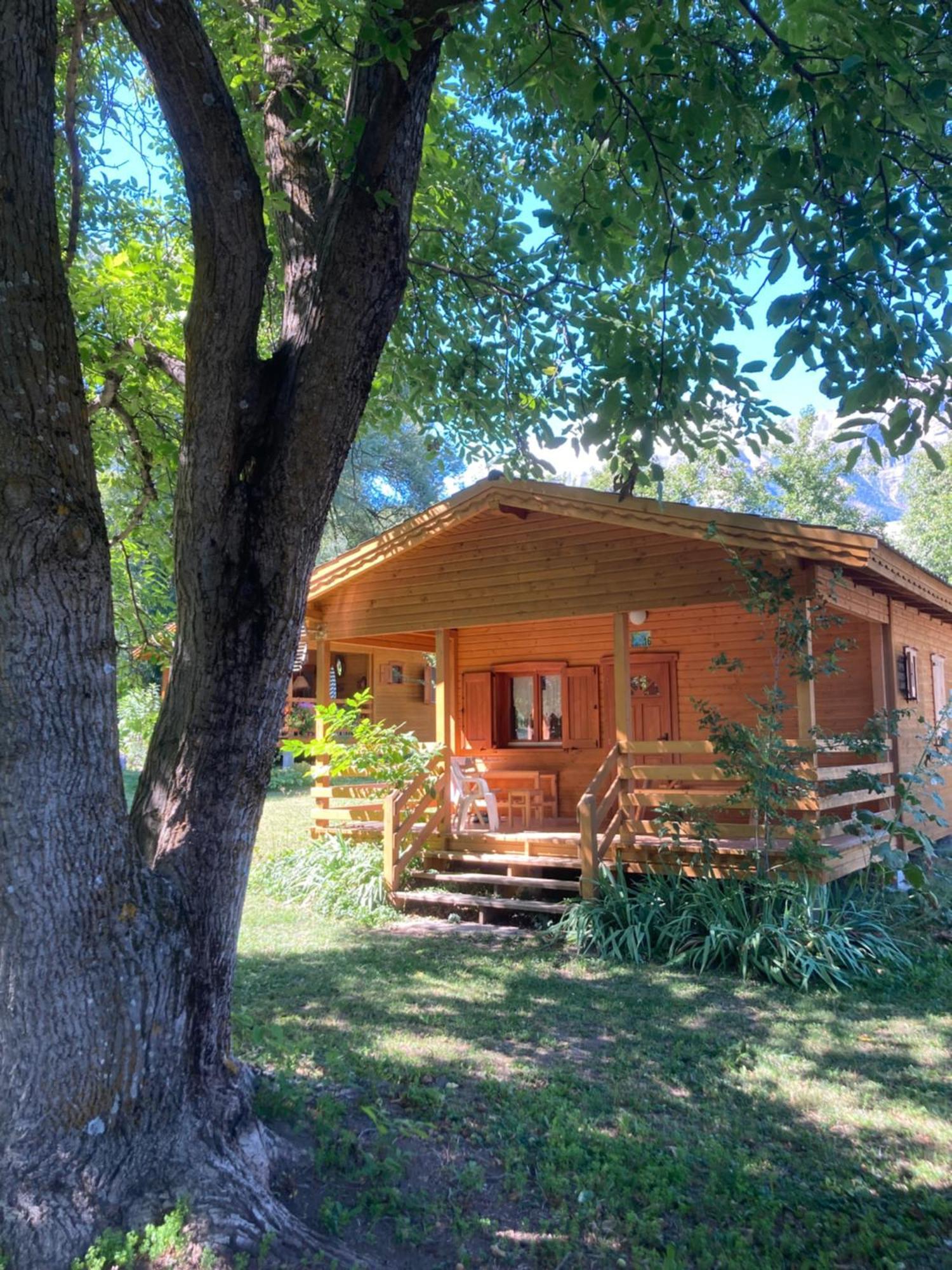 Camping, Hotel De Plein Air Les Cariamas Chateauroux-les-Alpes Eksteriør bilde