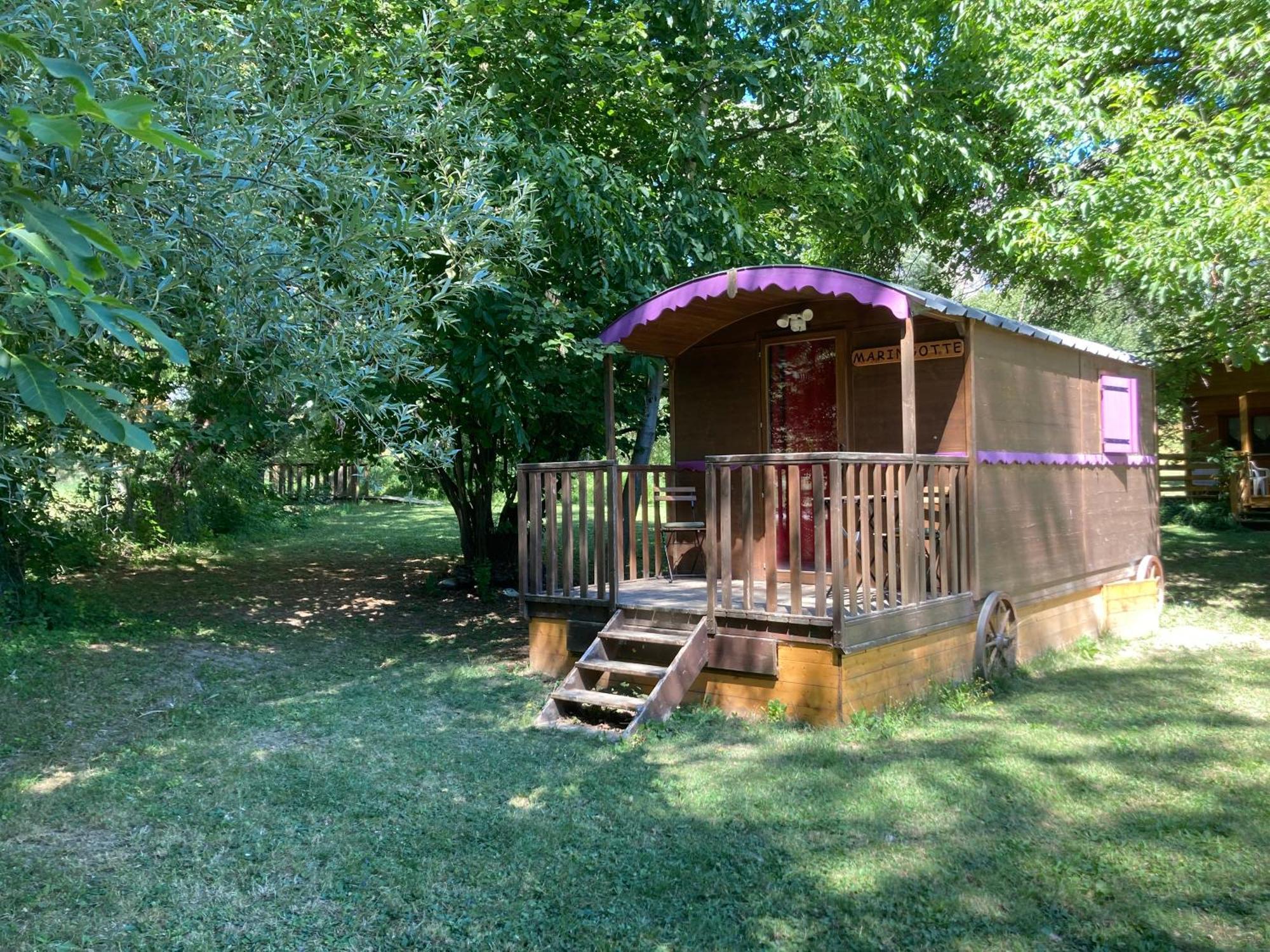 Camping, Hotel De Plein Air Les Cariamas Chateauroux-les-Alpes Eksteriør bilde