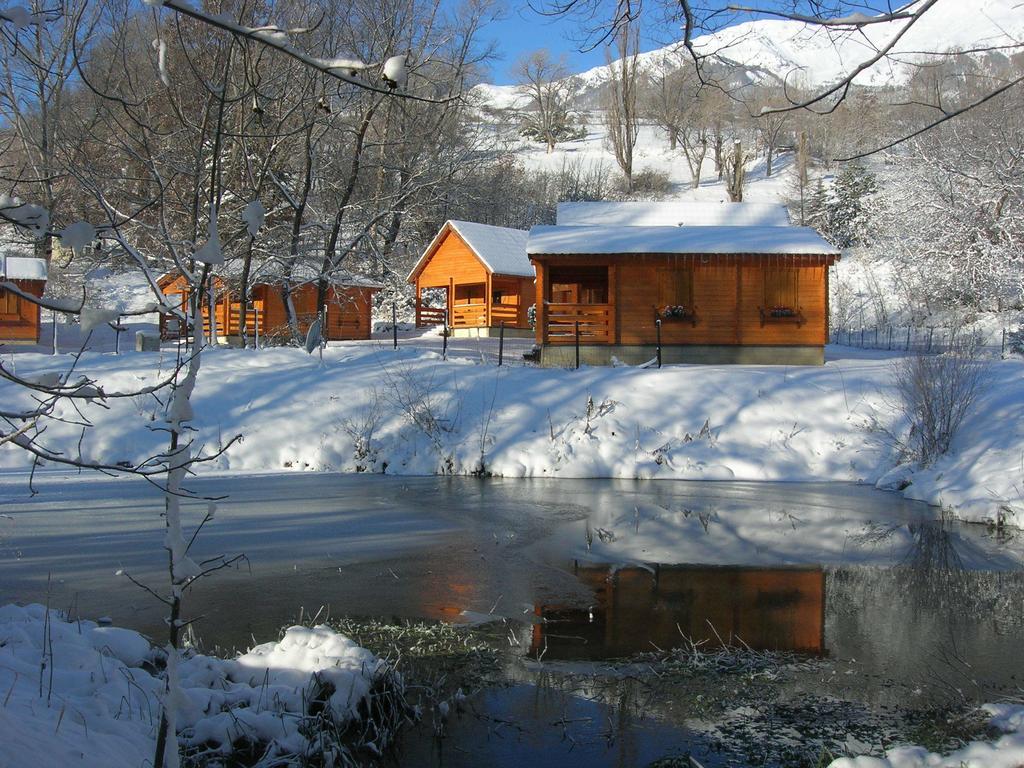 Camping, Hotel De Plein Air Les Cariamas Chateauroux-les-Alpes Eksteriør bilde