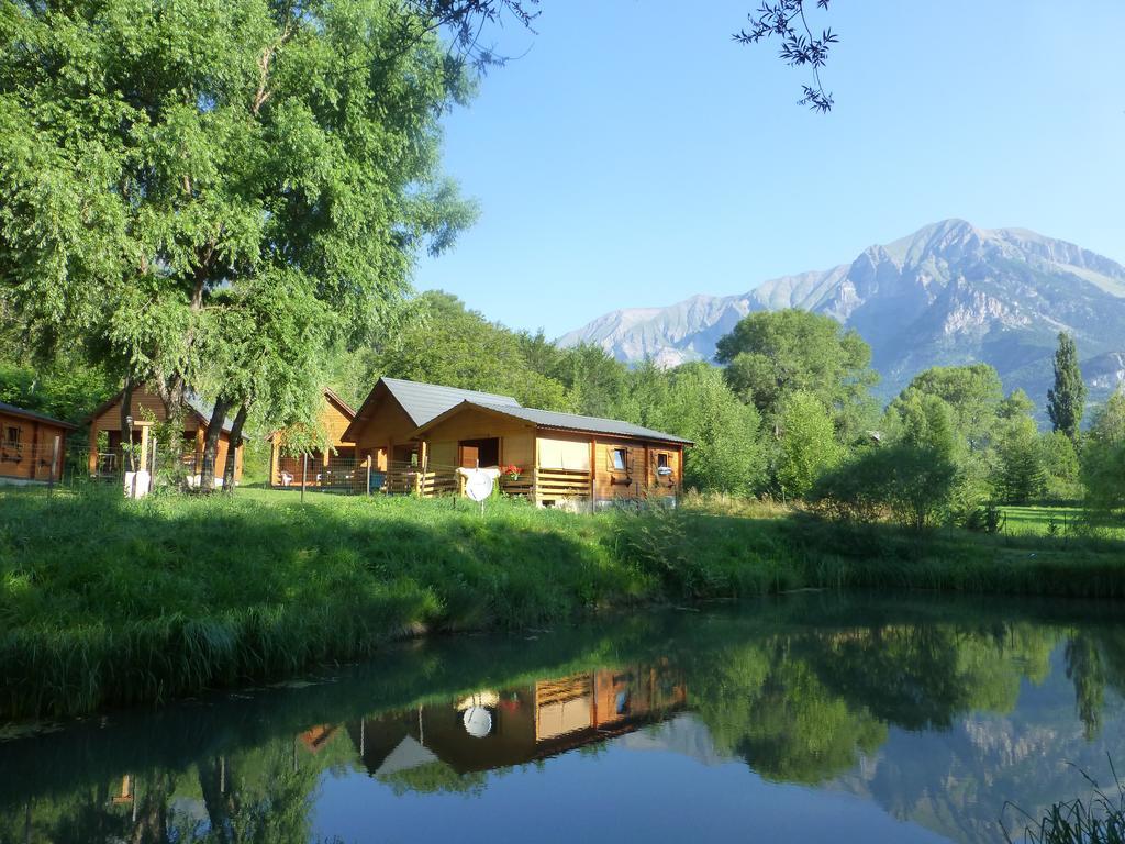 Camping, Hotel De Plein Air Les Cariamas Chateauroux-les-Alpes Eksteriør bilde