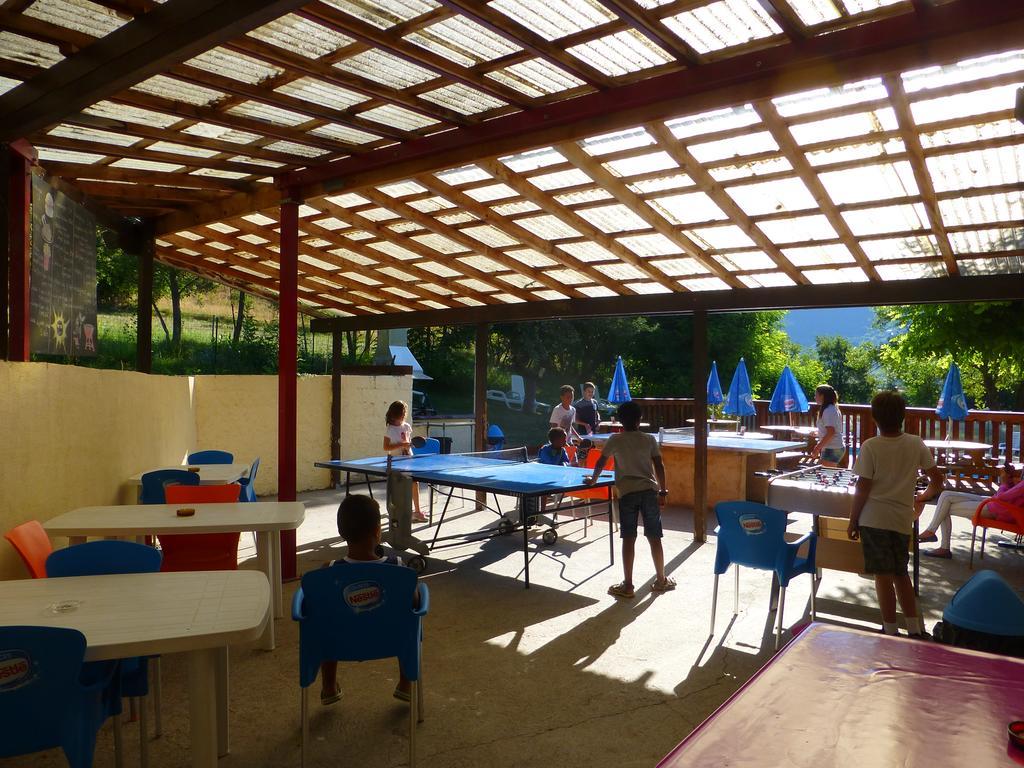 Camping, Hotel De Plein Air Les Cariamas Chateauroux-les-Alpes Eksteriør bilde