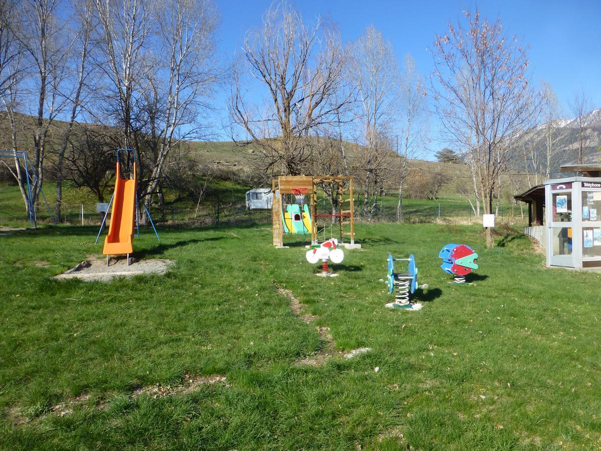 Camping, Hotel De Plein Air Les Cariamas Chateauroux-les-Alpes Eksteriør bilde