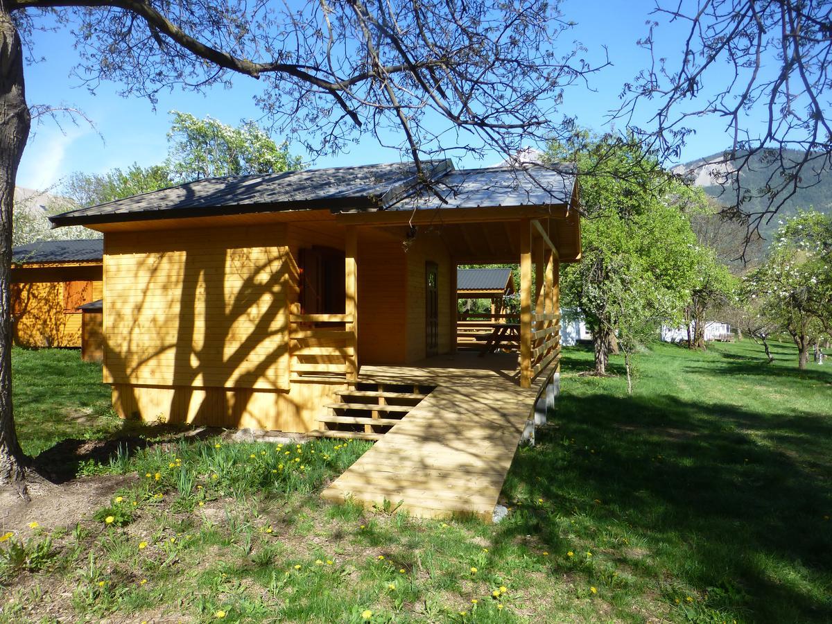 Camping, Hotel De Plein Air Les Cariamas Chateauroux-les-Alpes Eksteriør bilde